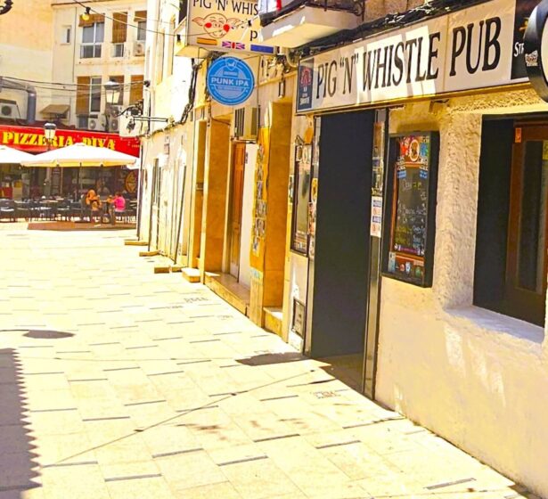 Pig ‘n’ Whistle Pub