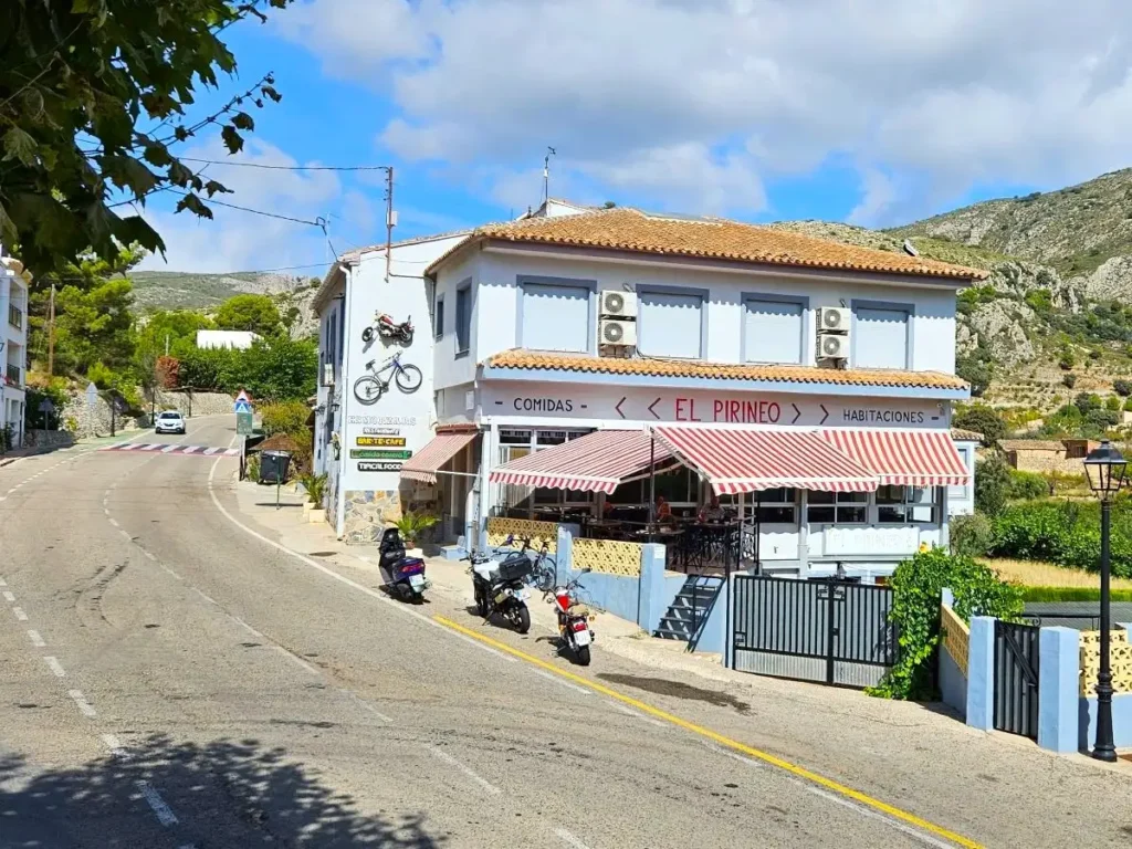 Pension El Pirineo, Confrides.
