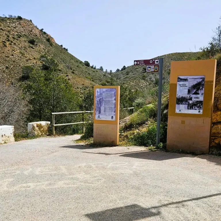 Entranceway to Bendiorm Corss.