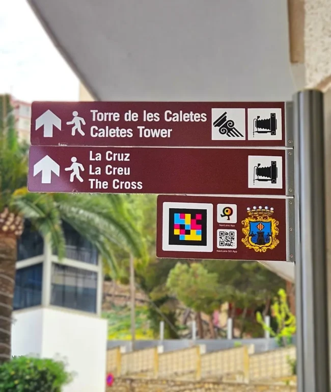 Signpost for Benidorm's La Cruz.