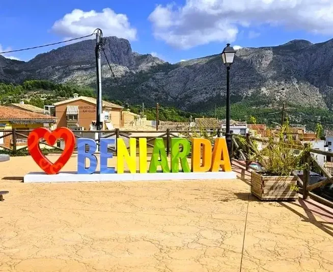 Welcome to Beniarda sign, Marina Baixa.