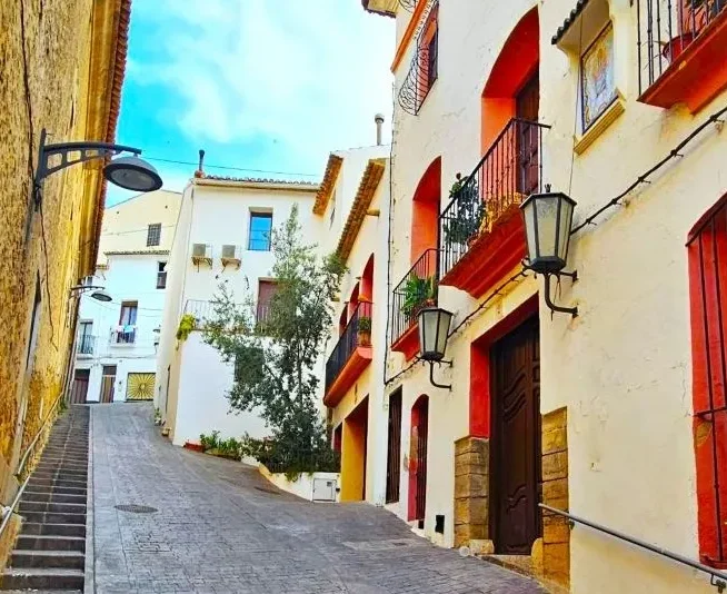 Empty street in Callosa d'en Sarria.