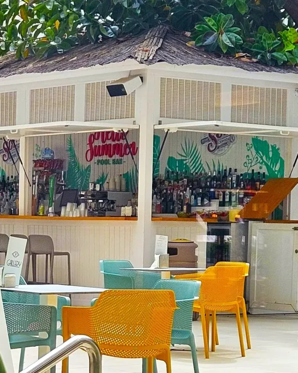 Poolside Bar, Hotel Presidente, Benidorm.