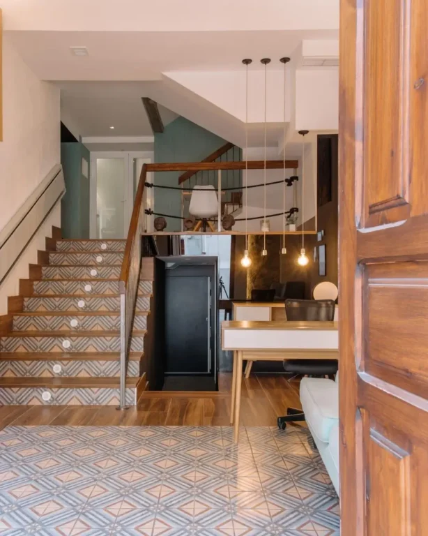 The entrance to Rosal by Seaward Suites, Villajoyosa.